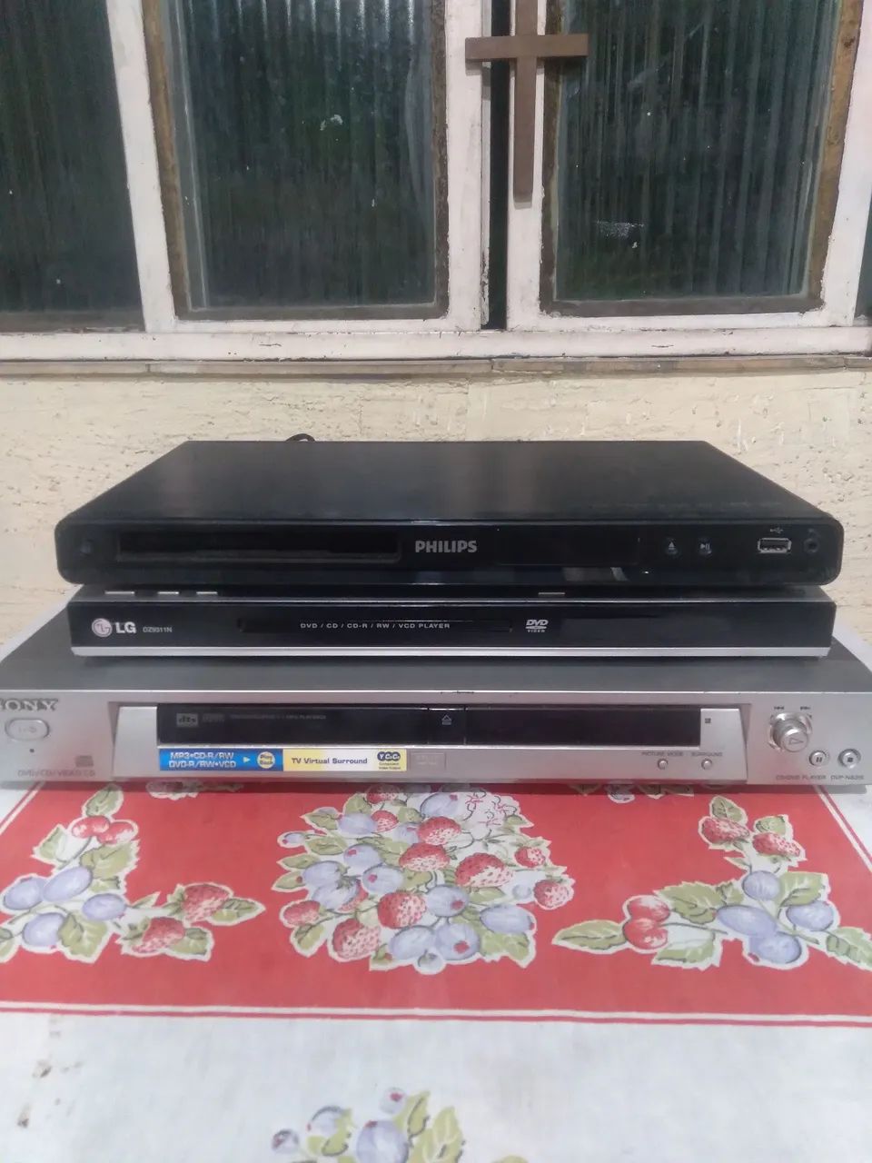 3 aparelhos de dvd ,lg,sony e philips 