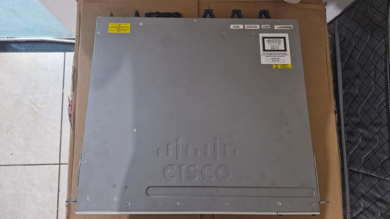 Switch Cisco Catalyst 3850 - 24T - S - Foto 2