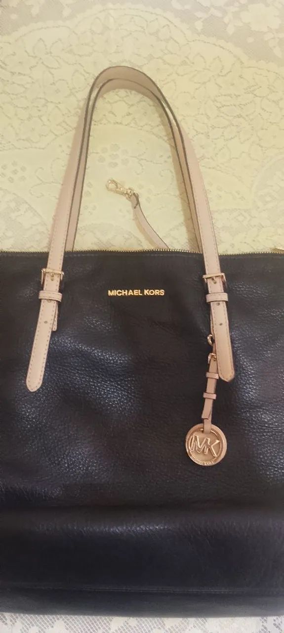 Bolsa Ori6 Michael Kors preta 