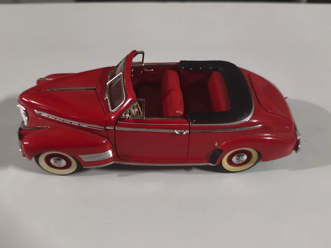 Carro miniatura Chevrolet 1941 escala 1:24 - Foto 3