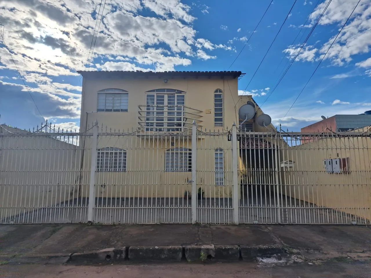 Alugo apto Setor Oeste Gama 