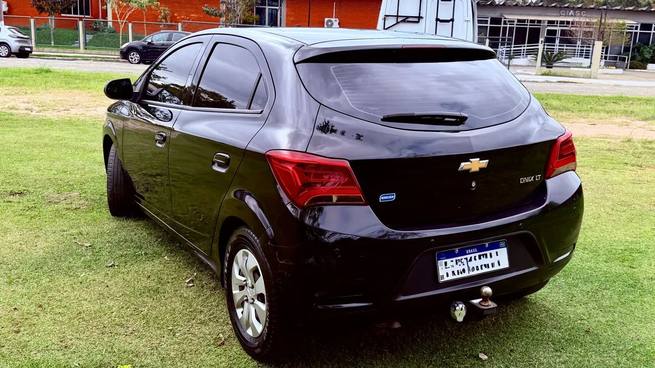 Chevrolet Onix Hatch LT 1.0 8V Flex Mec. 4P 2017 - Foto 5