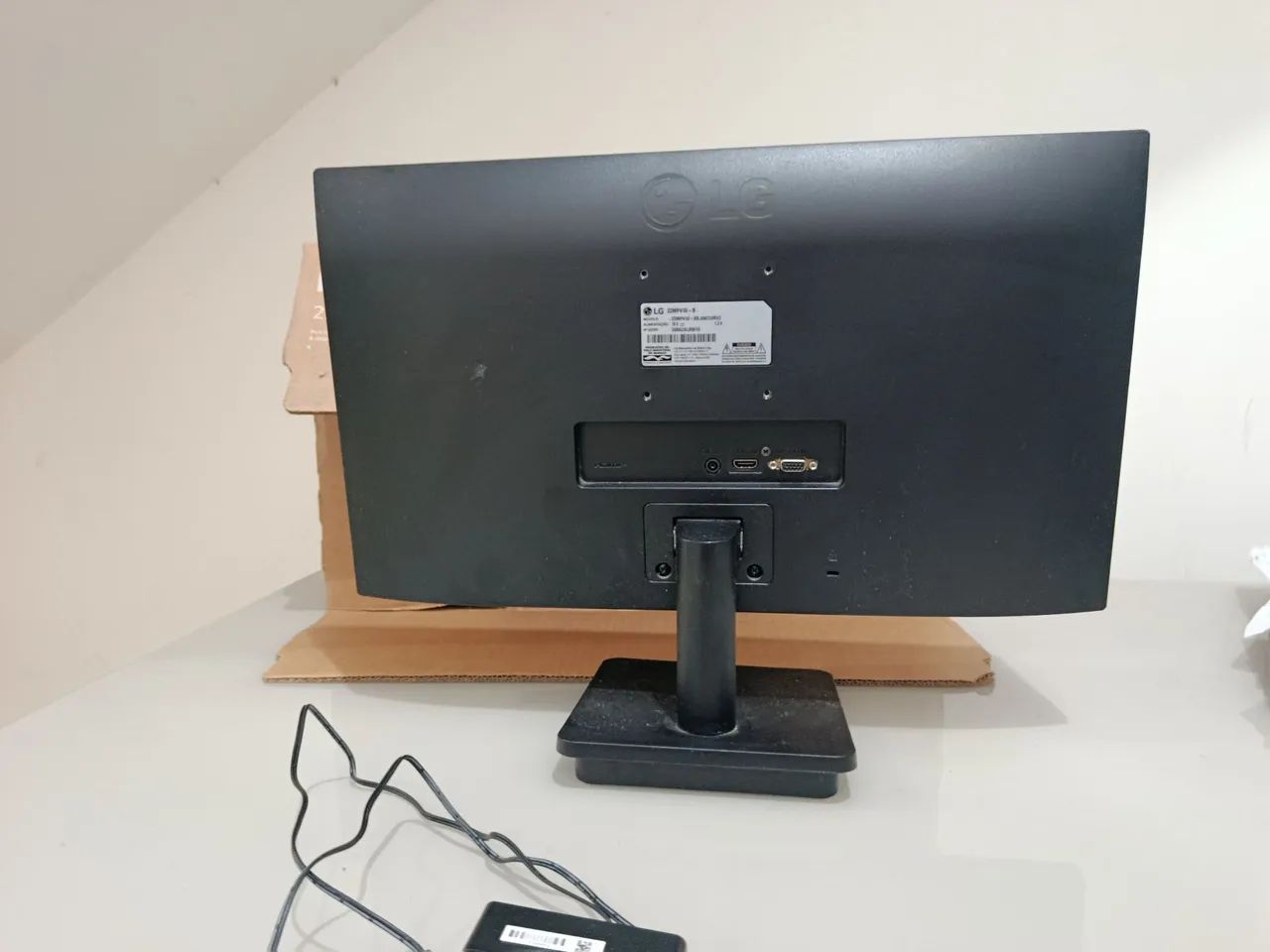 Monitor LG 75Hz. 
