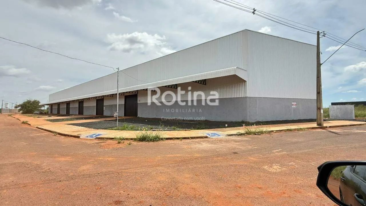 Galpão Comercial/Industrial à Venda com 820 m² em Uberlândia - Foto 4