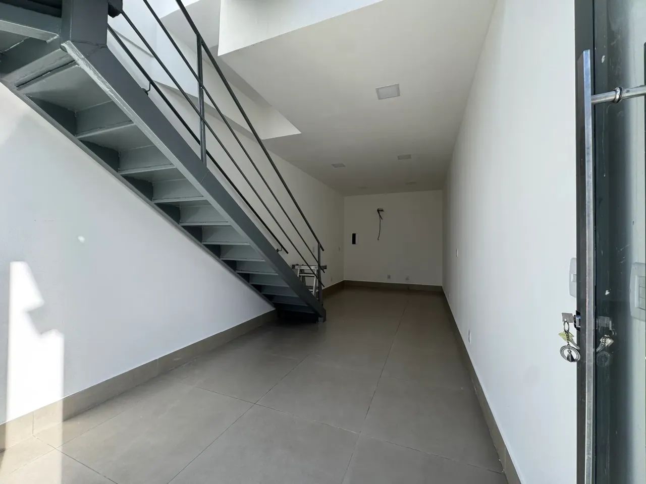 BJK ALUGA SALA COMERCIAL COM 40 M² - GALERIA S&A - BAIRRO QUILOMBO - CUIABÁ-MT - Foto 3