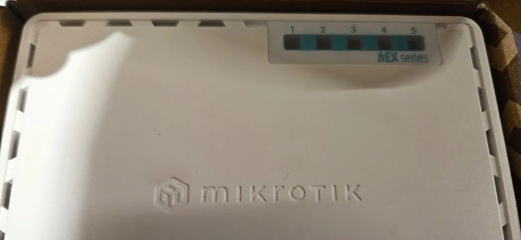 Roteador MikroTik RouterBOARD hEX RB750Gr3 - Foto 5