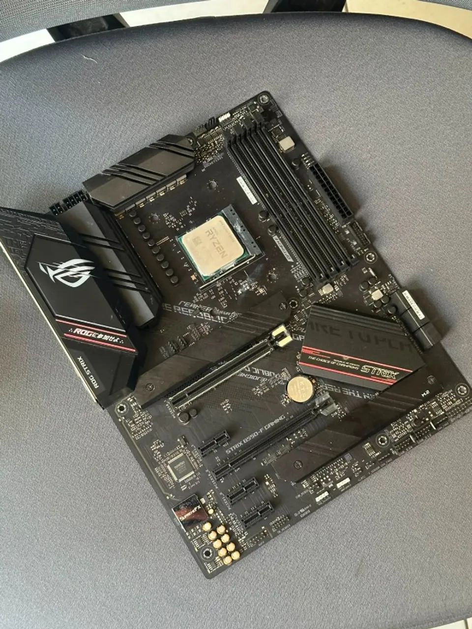 Placa-Mãe ASUS ROG Strix B550-F  - Foto 2