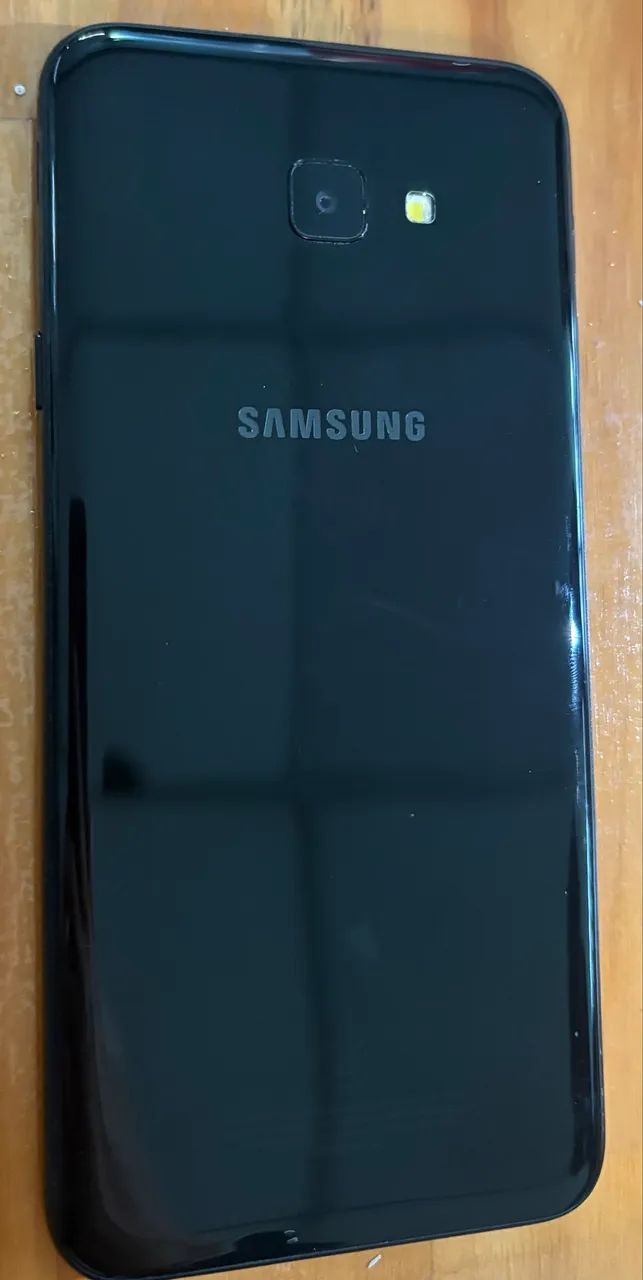Celular J4 Core 16 GB ótimo estado.