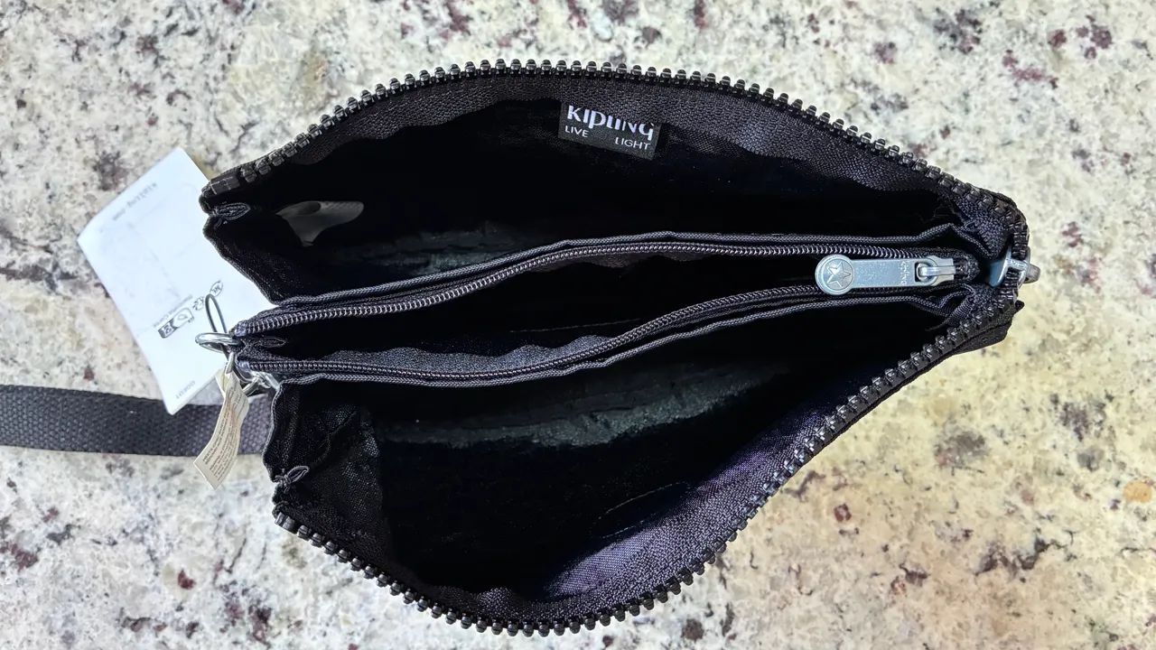 Bolsa Nécessaire Kipling Preta Original Com Chaveiro Macaquinho  - Foto 4