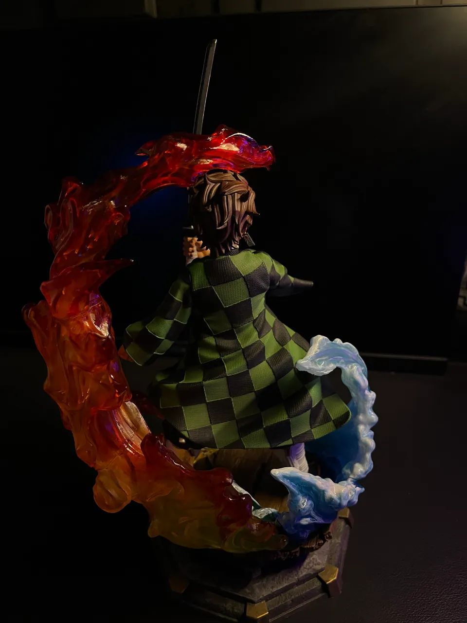     Tanjiro Kamado em Resina Pintado à Mão - Demon Slayer