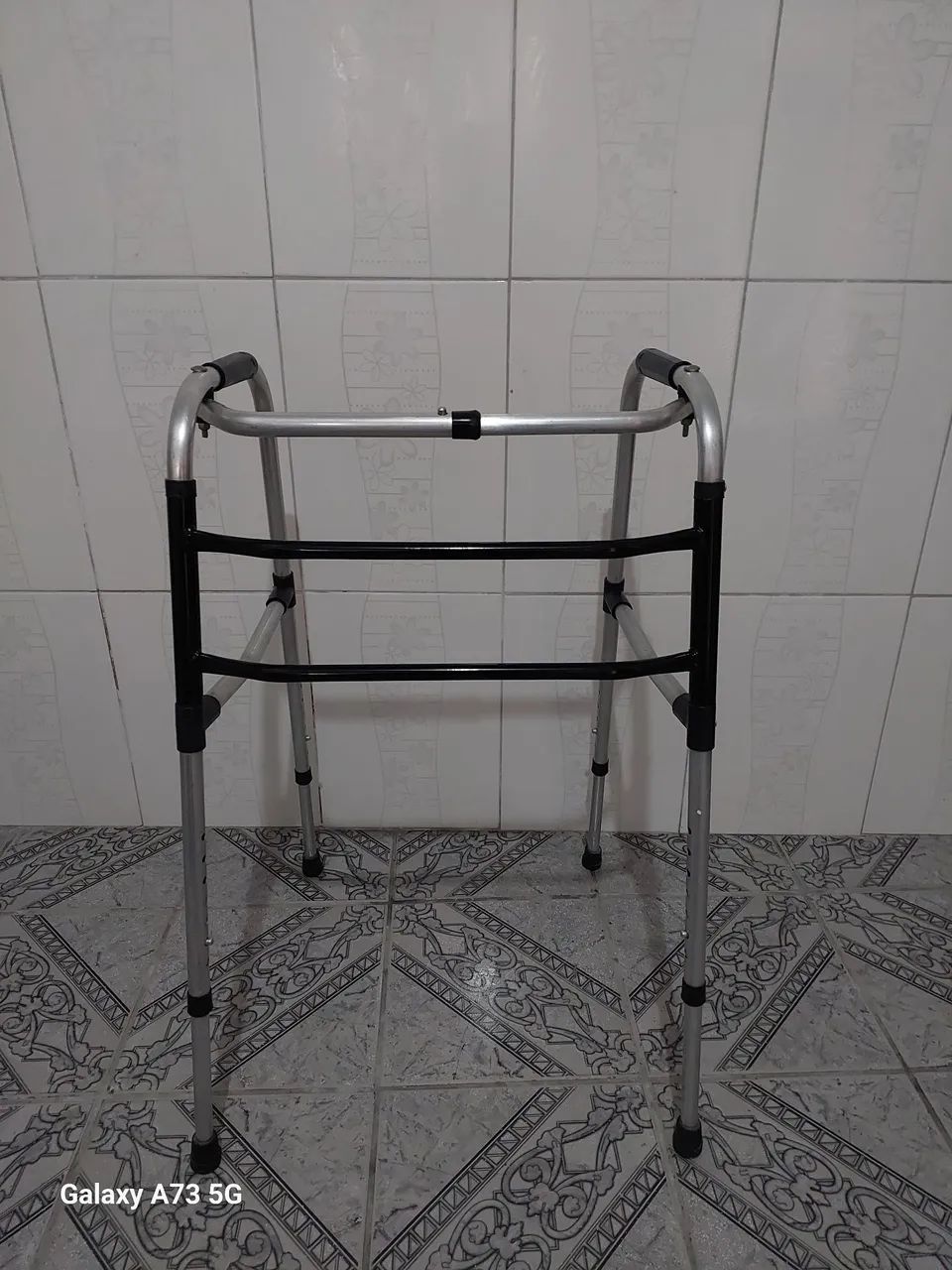 Andador  Inox  , 130kg  Com  Ajuste  De Altura  ! - Foto 5