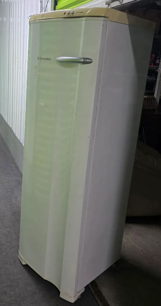 Freezer eletrolux vertical gelando muito!