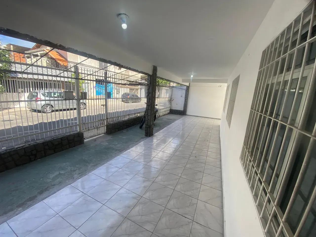 Imóvel para aluguel possui 200 metros quadrados com 3 quartos - Foto 3