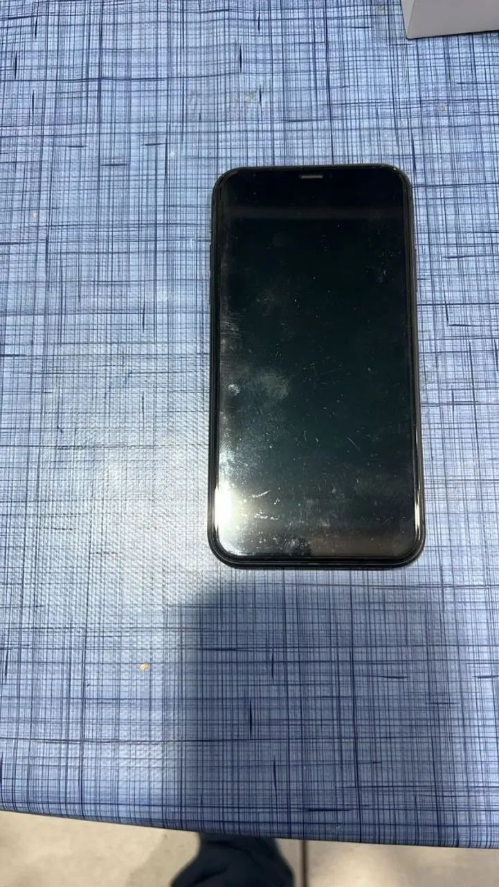 IPhone cor preto  modelo IPhone 11 - Foto 2