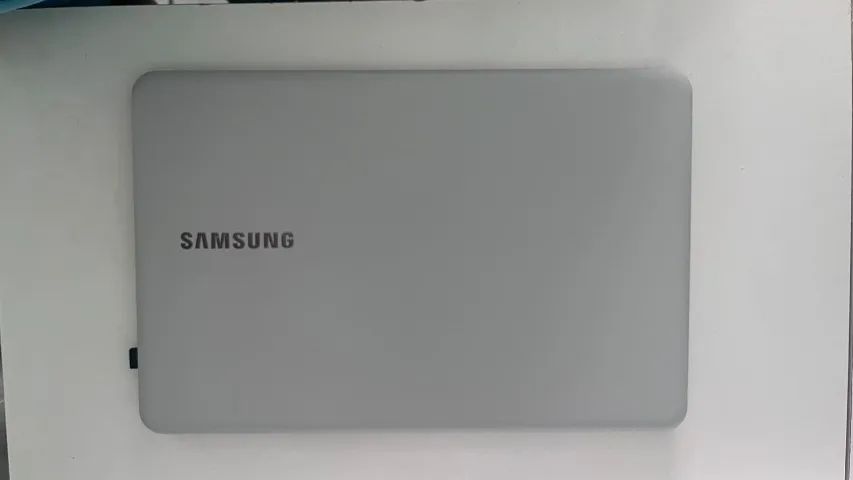 Notebook Samsung Essentials E30