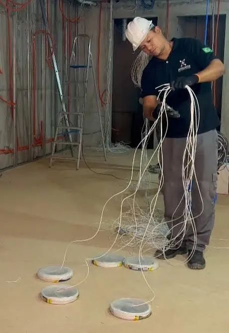 ELETRICISTA DISPONÍVEL PROFISSIONAL 