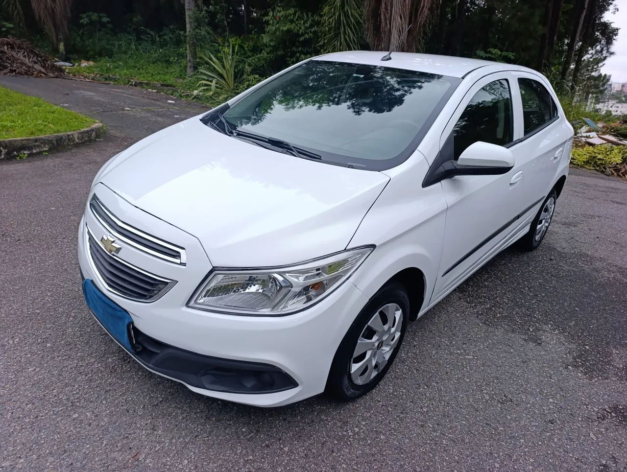 Chevrolet Onix Hatch LT 1.0 8V Flex Power Mec. 4P 2014 - Foto 2