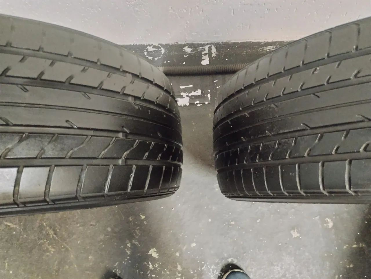 Par pneu usado 215/45 R 18 Yokohama - Ferramentas de Construção