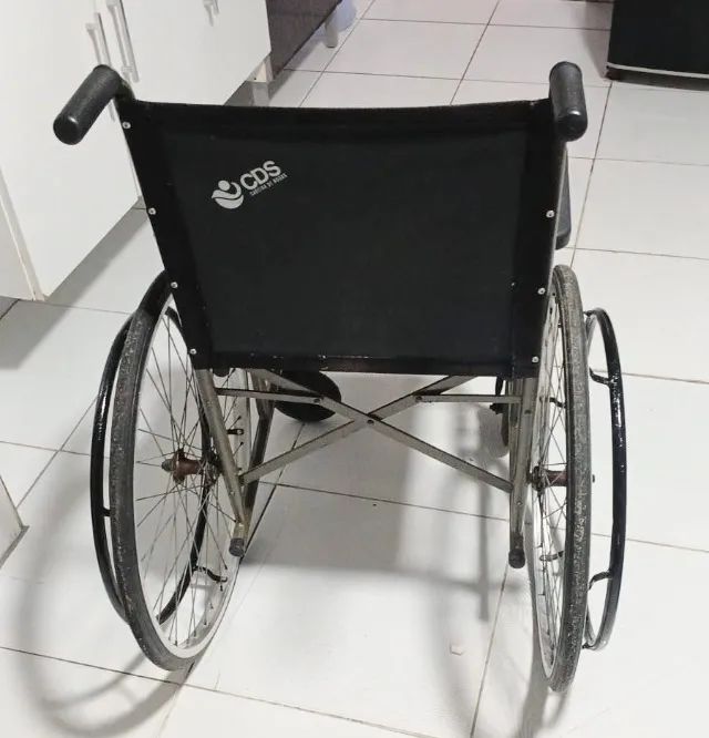 Cadeira de rodas - Foto 2
