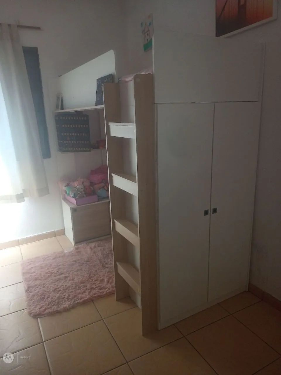 Cama elevada multifuncional com escrivaninha e guarda-roupa  - Foto 3