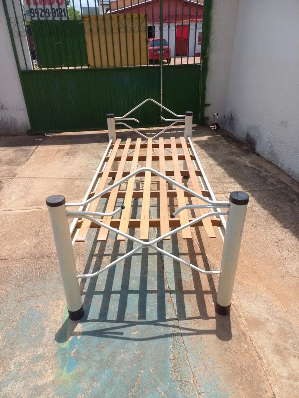 Vendo cama de solteiro