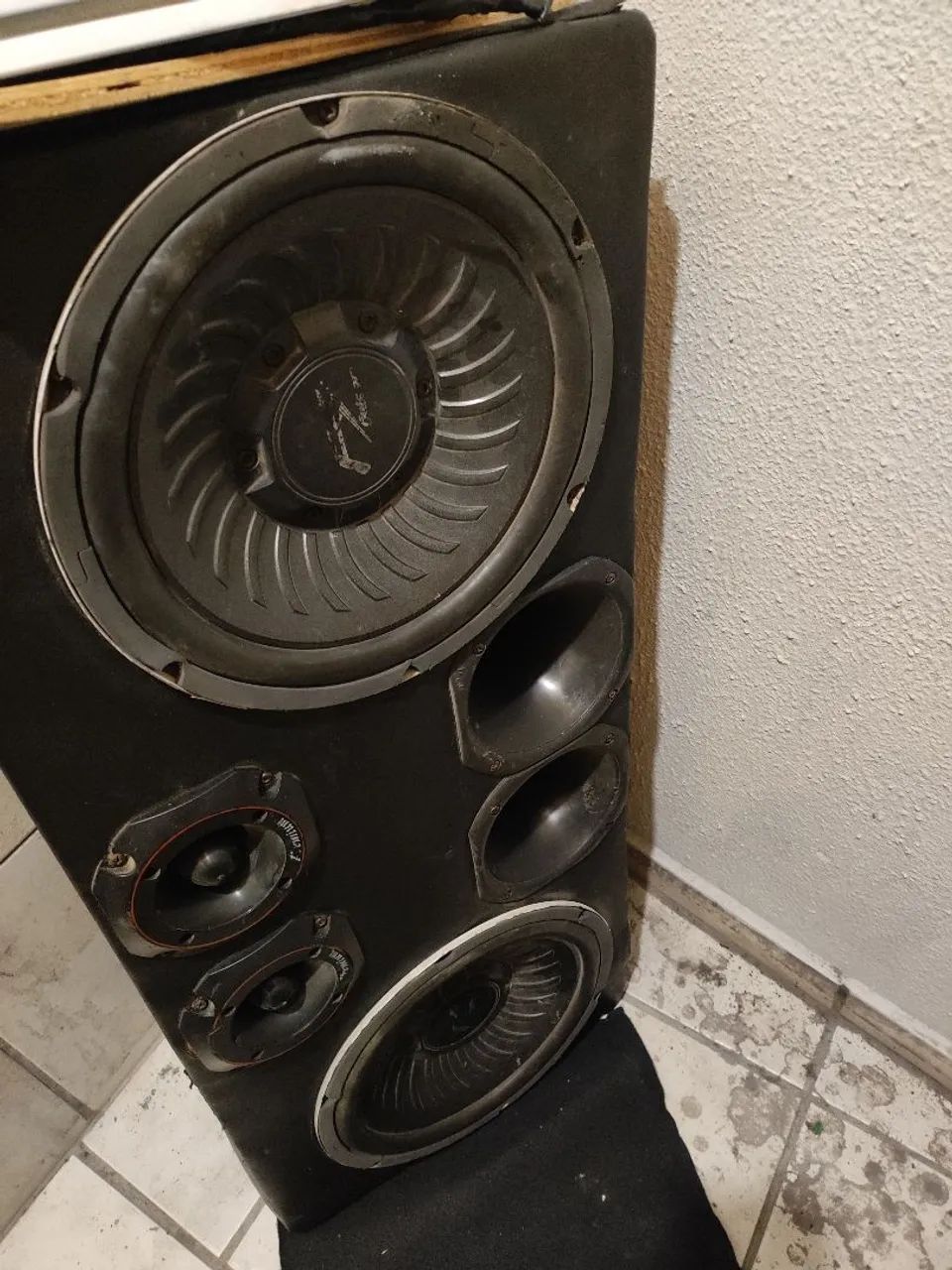 Vendo som de carro 