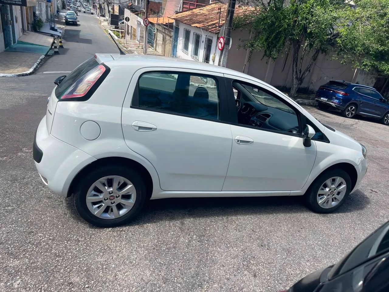 Fiat Punto Attractive 1.4 Fire Flex 8V 5P 2013 - Foto 2