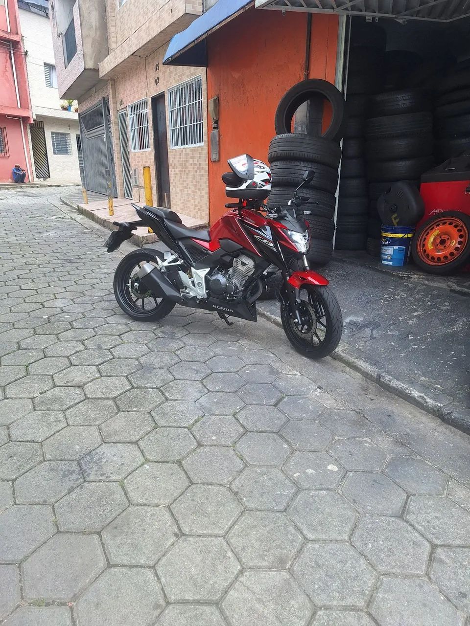 Cb 300f 