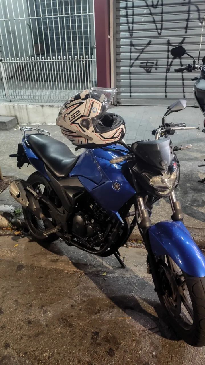 Fazer 250 montada