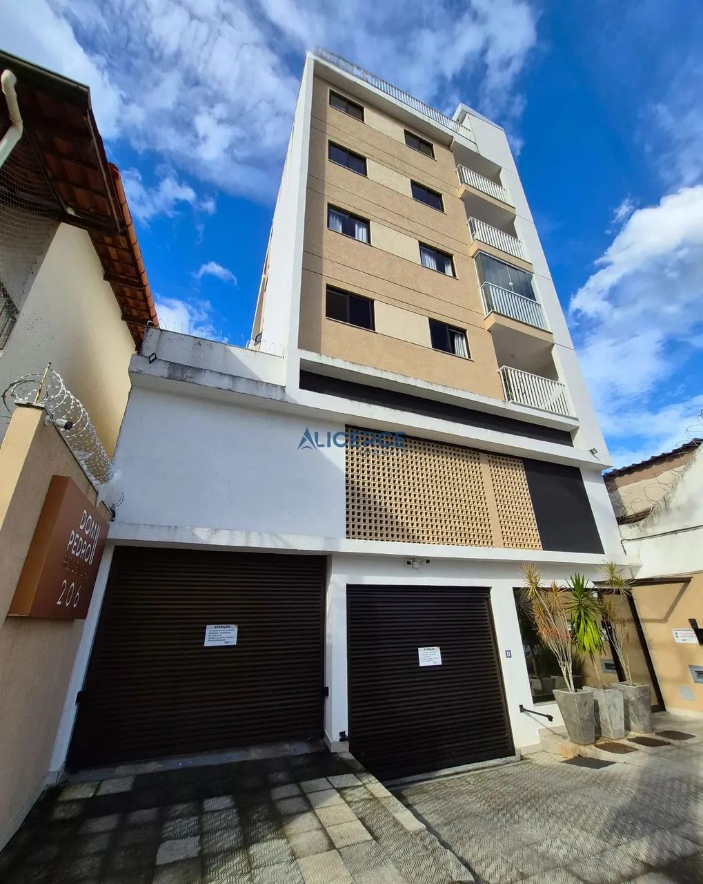 Cobertura LINEAR à venda, com garagem e elevador no Mariano Procópio. - Foto 2