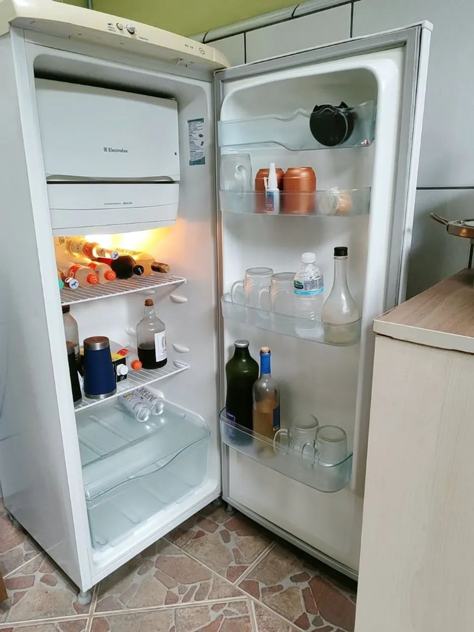 Geladeira Eletrolux 240l super conservada! - Foto 2