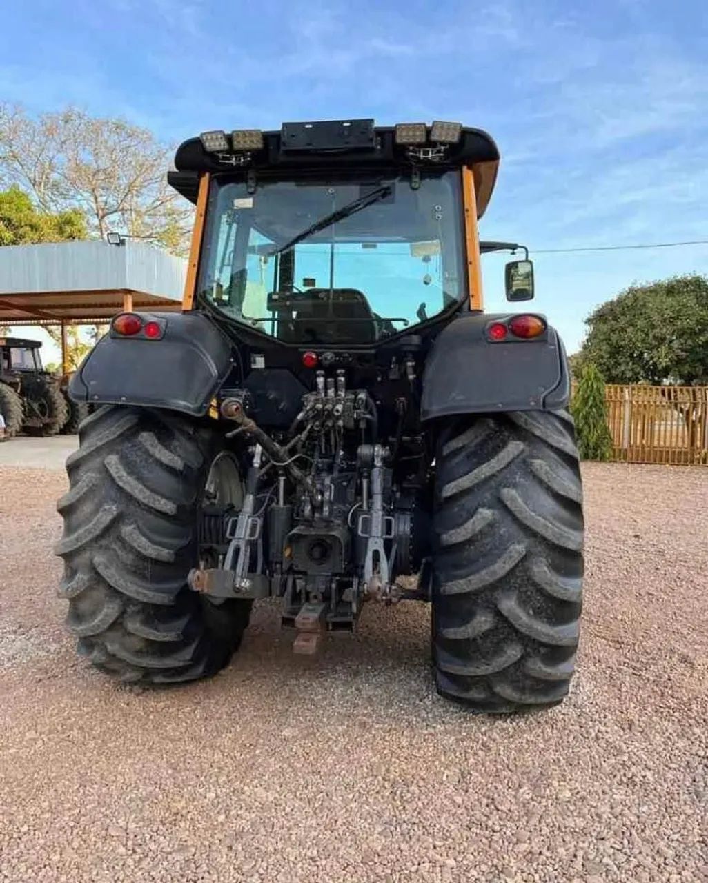 Trator Valtra - Foto 5