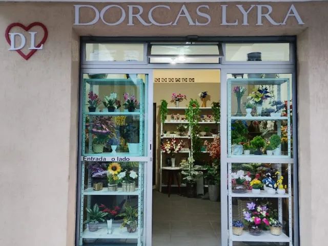 Lindos cachepôs decorativos com flores  - Foto 2