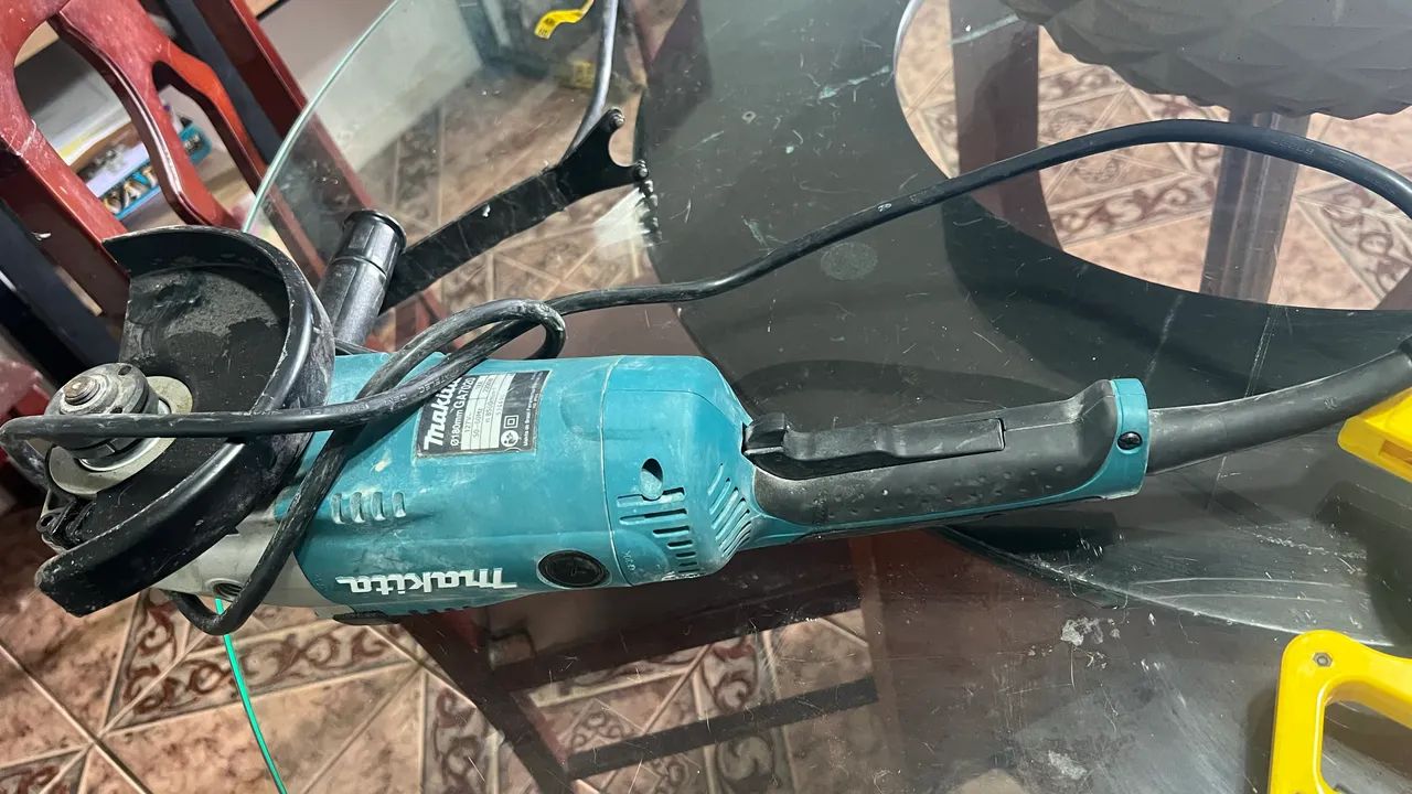 Makita modelo GA7020