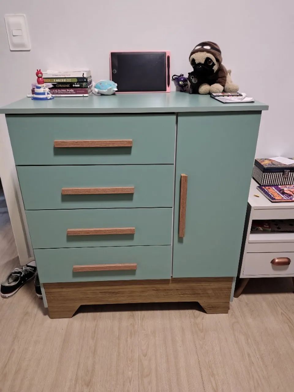 Cômoda infantil super fofa na cor verde menta 