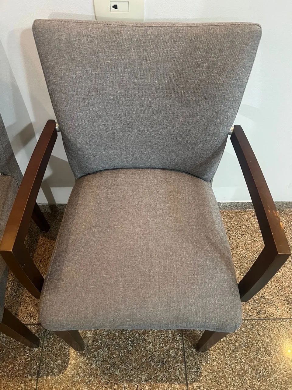 Conjunto Mesa de Jantar com 8 cadeiras duas com braço e seis sem- Vidro e base aluminio - Foto 3
