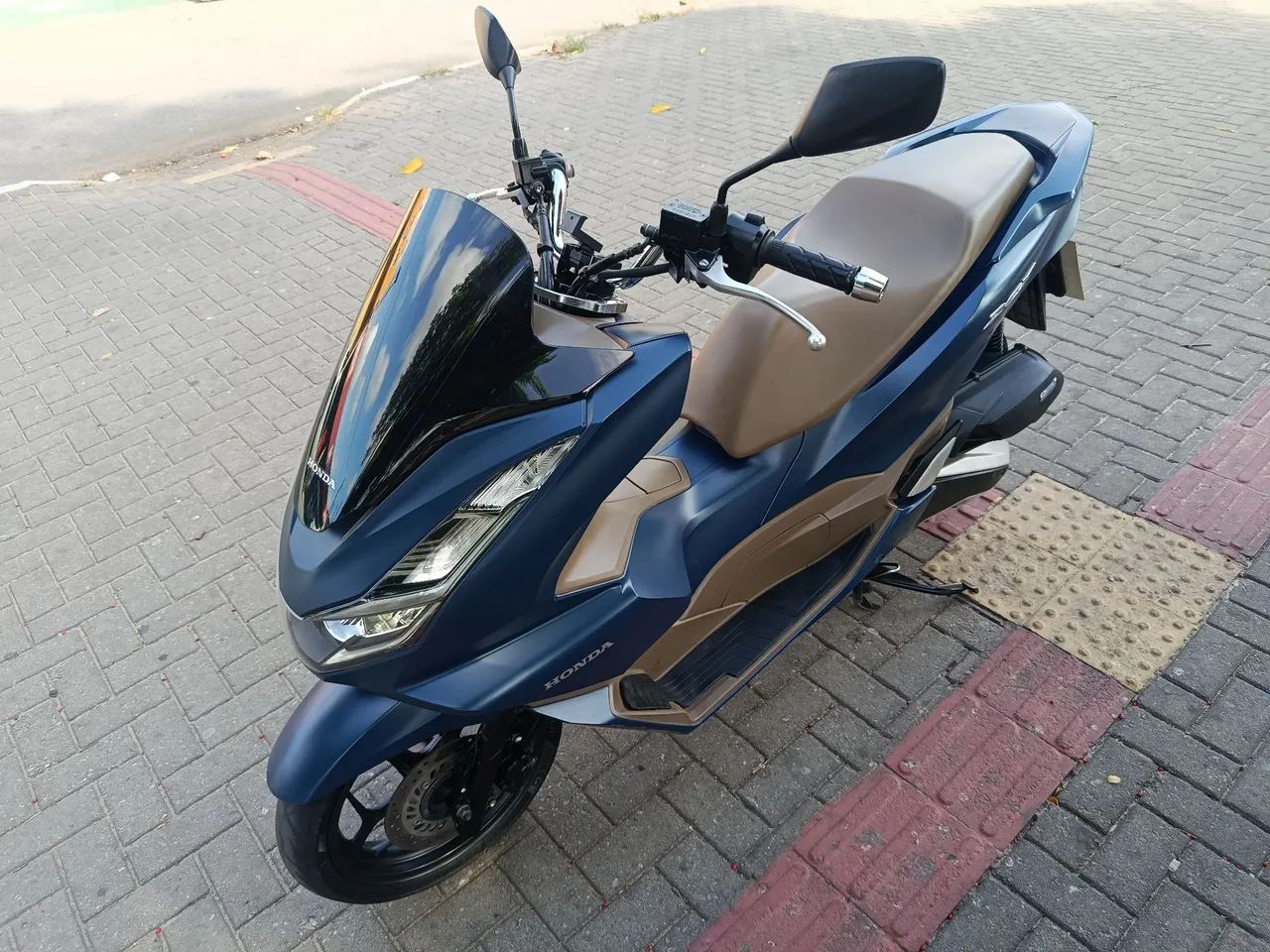 VENDO PCX MUITO NOVA  - Foto 5