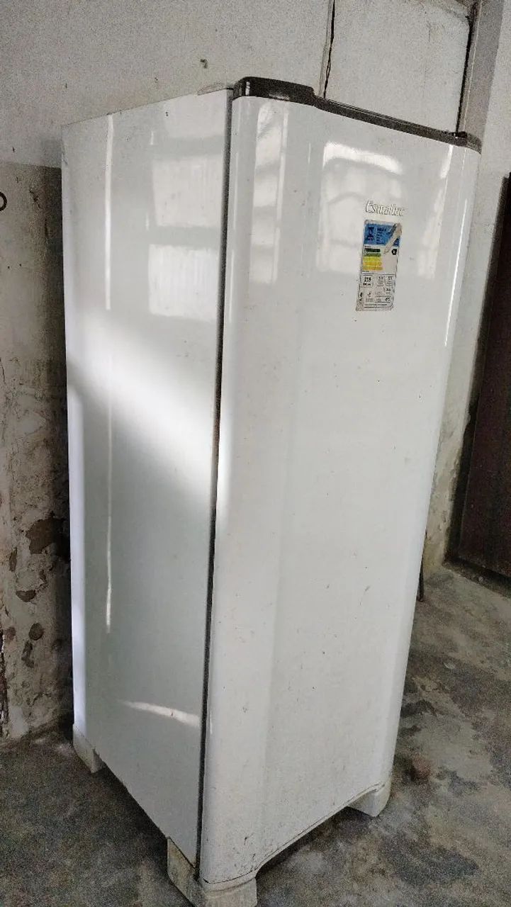 Geladeira Usada em ótimo funcionamento.