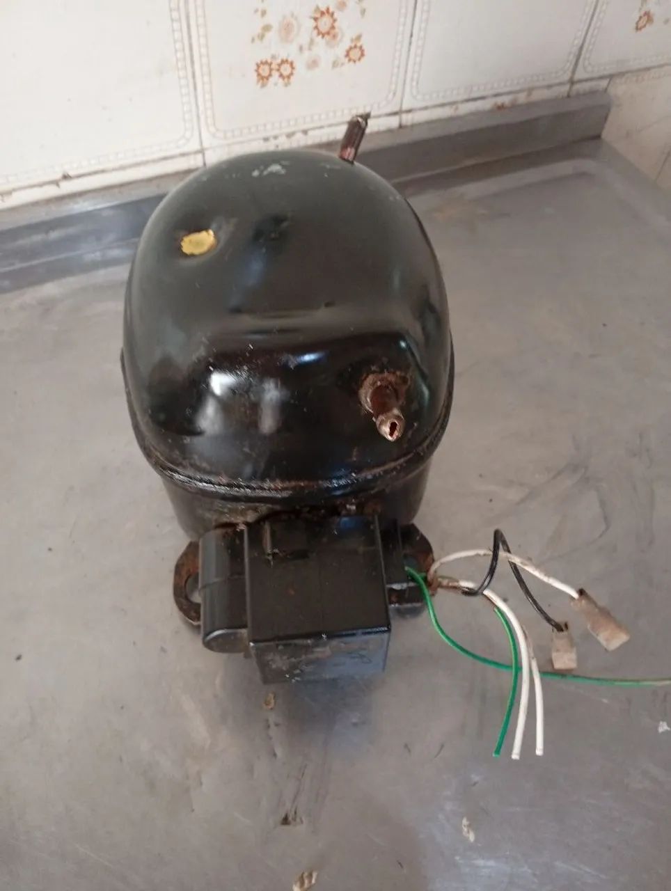 Compressor Embraco 1/5 Emi70Her R134 usado - Geladeiras e Freezers