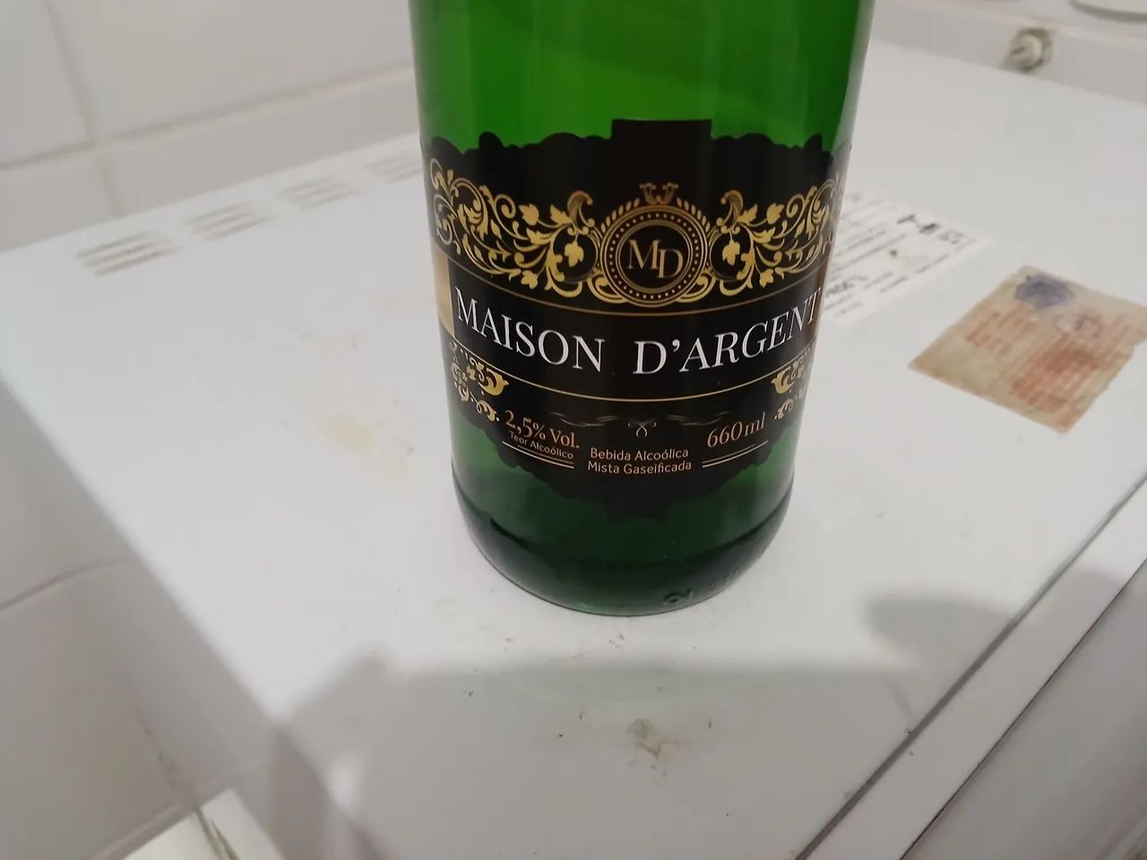 vendo duas garrafas de vinho