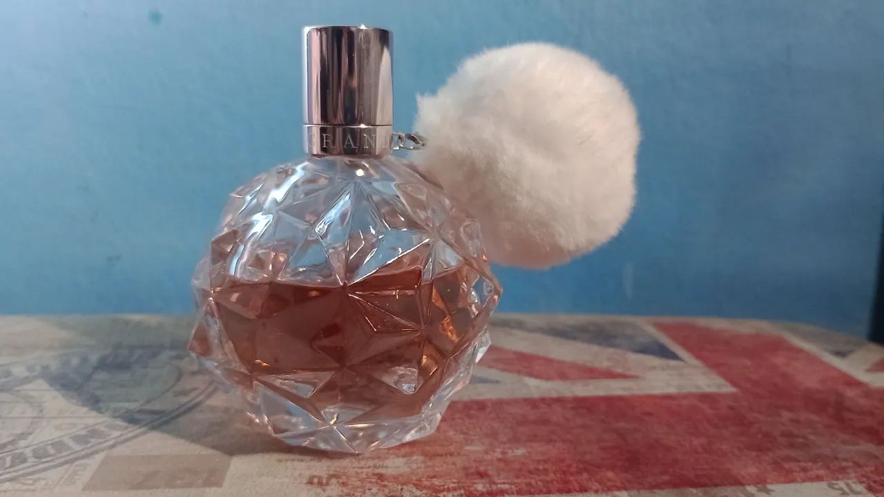 Perfume Original Ari by Ariana Grande 100ml - Foto 2