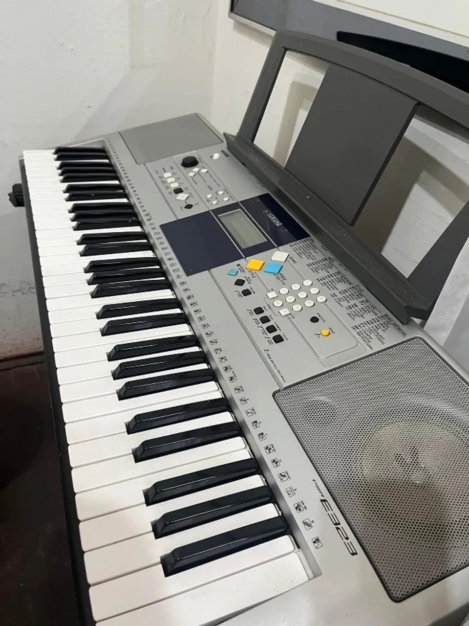 Teclado Yamaha PSR-E323 - Foto 5