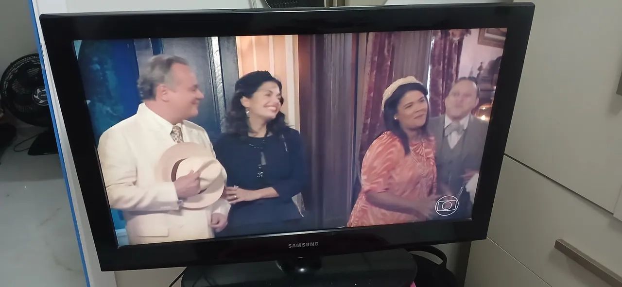 Tv Samsung funcionando, porém com defeito - desapego - Foto 5