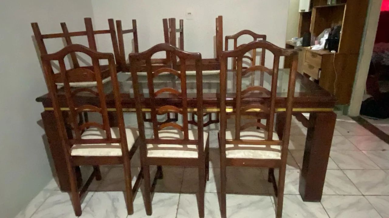 Vendo mesa com sete cadeiras  - Foto 2