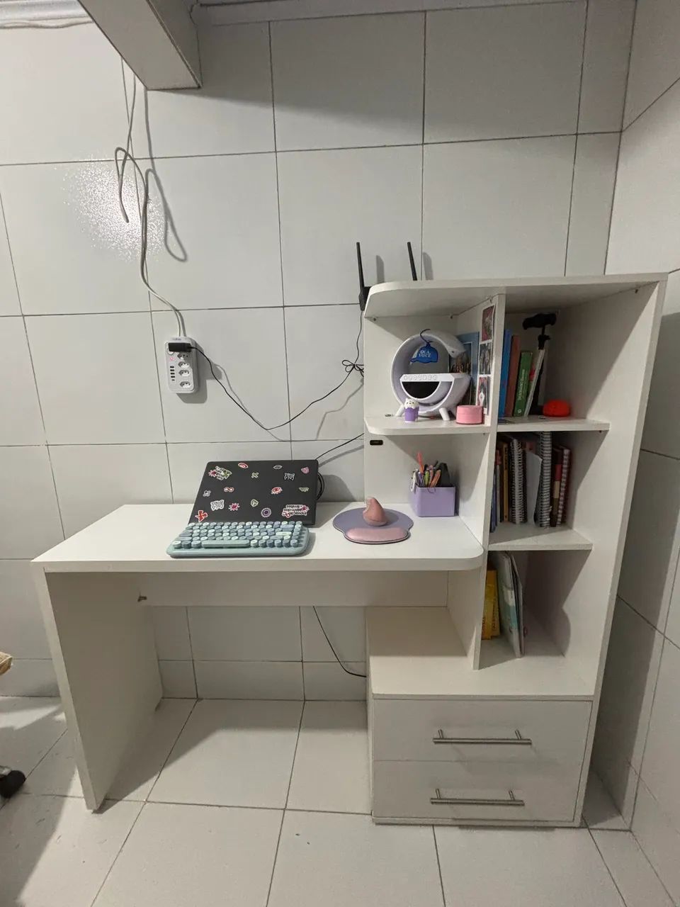 Escrivaninha branca / Mesa de computador branca65126499019905120