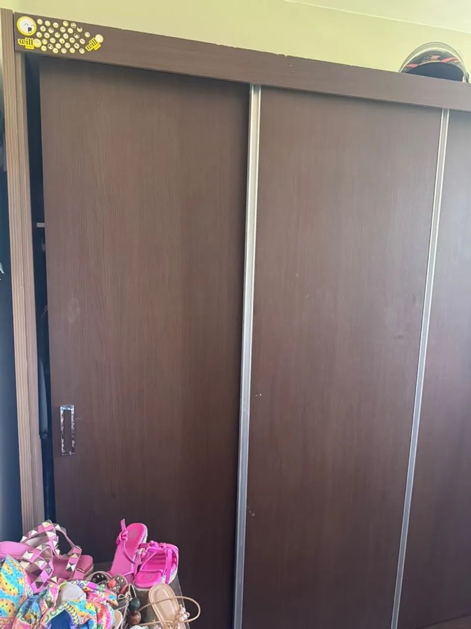 Mesa com 6 cadeiras e guarda roupa casal - Foto 5