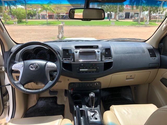 TOYOTA HILUX SW4 7 Lugares Ano 14/14 - Foto 11