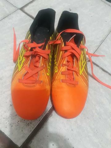 Chuteira umbro original