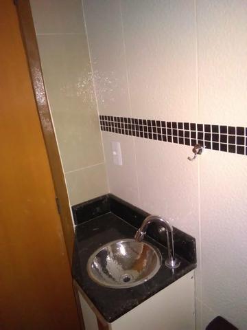 Alugo casa 2 quartos e garagem na Curicica - Foto 7