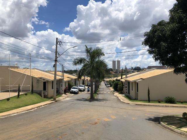 Casa cond fechado lazer compl 3 qts 2 vagas AC financiamento